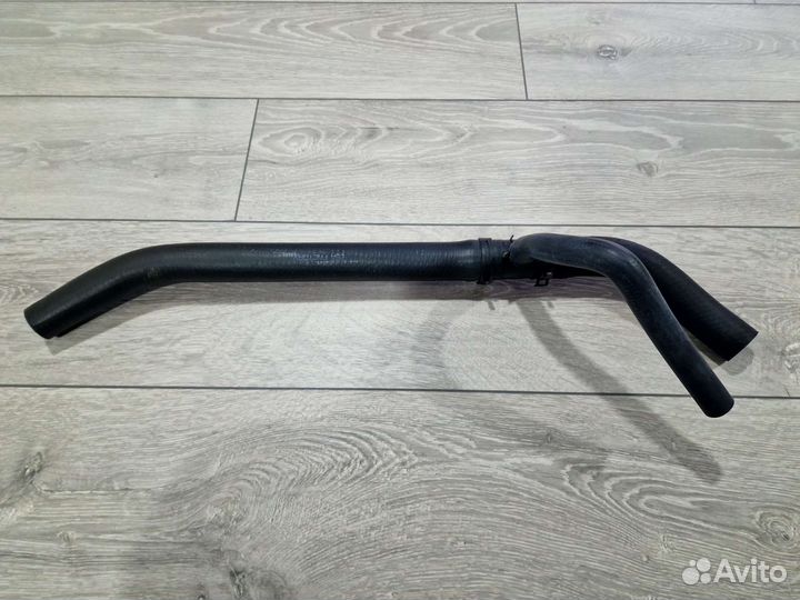 Патрубок радиатора Audi 80 B4 2.0 ABK 8A0121101B