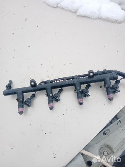 Топливная рампа, форсунки Renault Megane 2 1.6