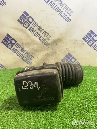 Патрубок воздушного фильтра Nissan Almera Classic