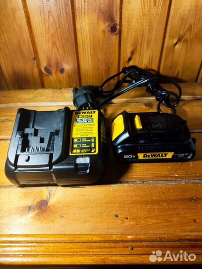 Зарядное устройство dewalt DCB107 + АКБ 1.5 Ач