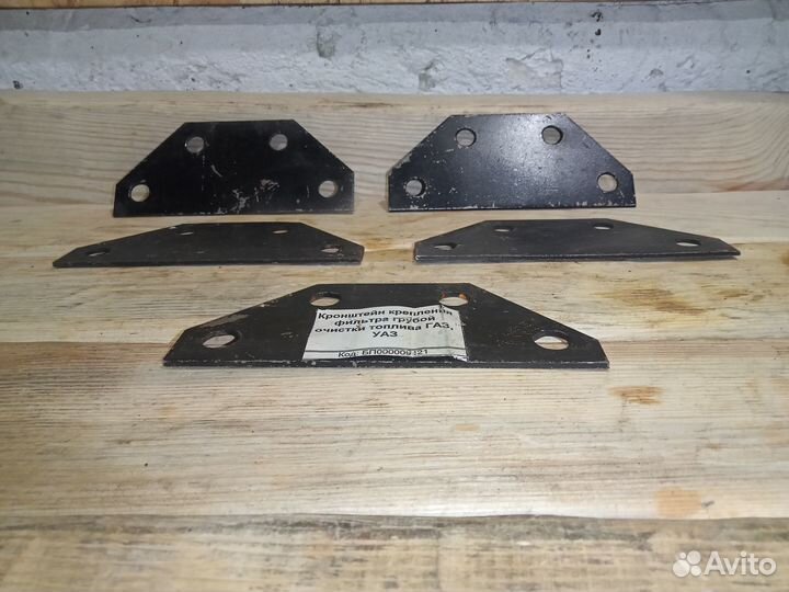 Кронштейн крепления фильтра грубой очистки газ,уаз