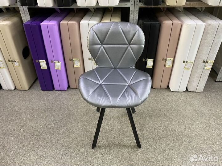 Стул для мастера маникюра