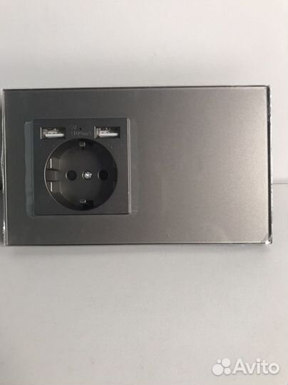 Розетка с 2 USB-порта