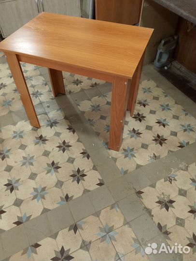 Кухонный стол