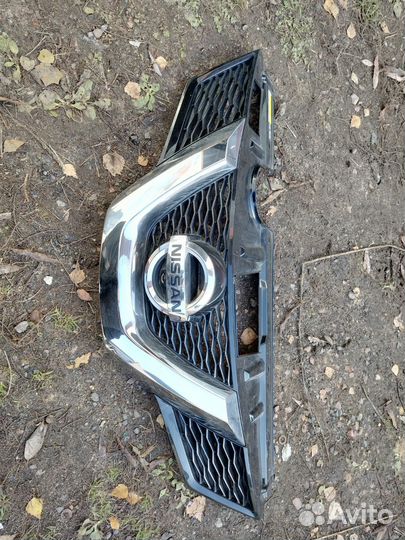 Решетка радиатора передняя Nissan X-Trail T32