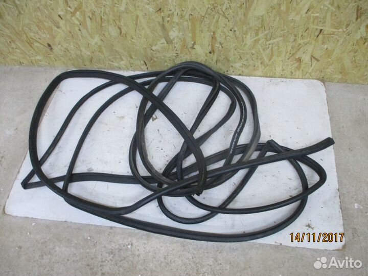 Уплотнительная резинка дверей Тойота Королла 150