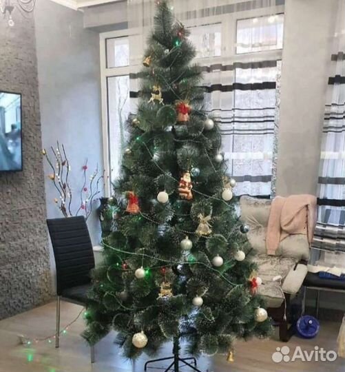 Елка искусственная с гирляндой