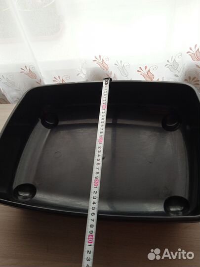 В резерве. Закрытый туалет домик для кошек