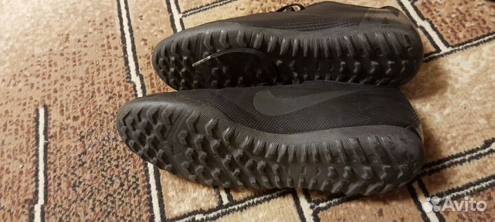 Футбольные бутсы nike