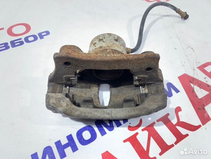 Суппорт тормозной передний левый Toyota Mark 2 110