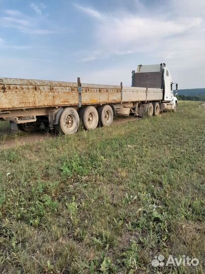 Freightliner CL120064ST с полуприцепом, 2004