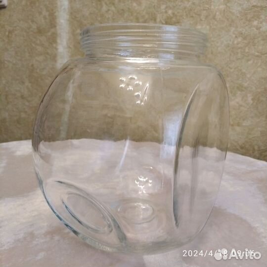 Банка стеклянная с металлической крышкой