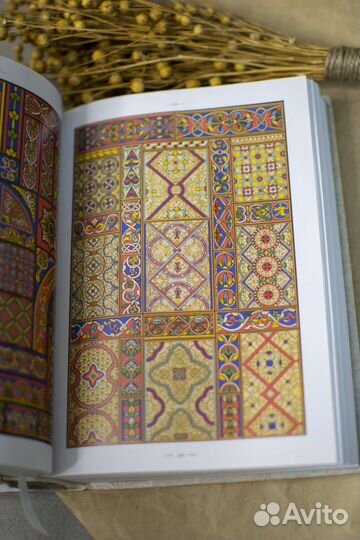 Книга по орнаменту The World of Ornament