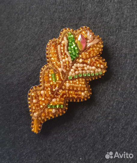 Брошь листик