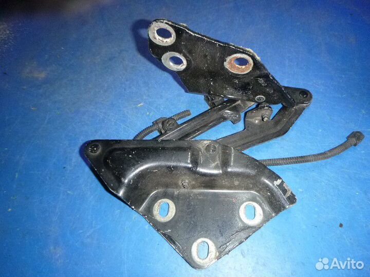 Петля капота правая Volkswagen touareg 2002