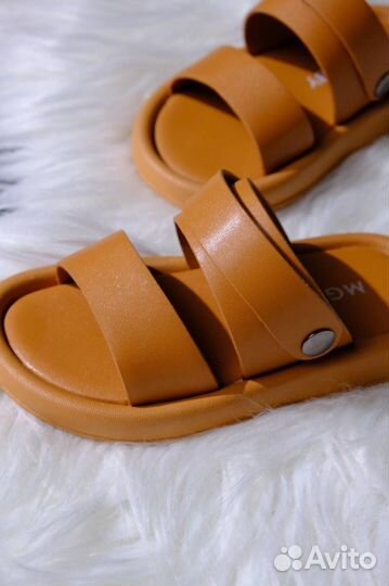 Сандали детские новые