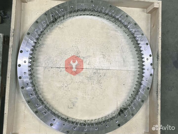 Поворотный круг Komatsu PC220LL-8