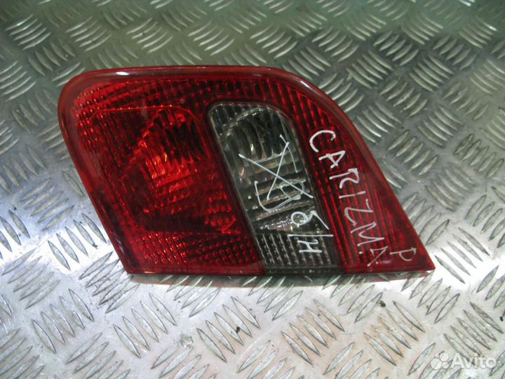 Фонарь внутренний правый Мицубиси Каризма MR485476