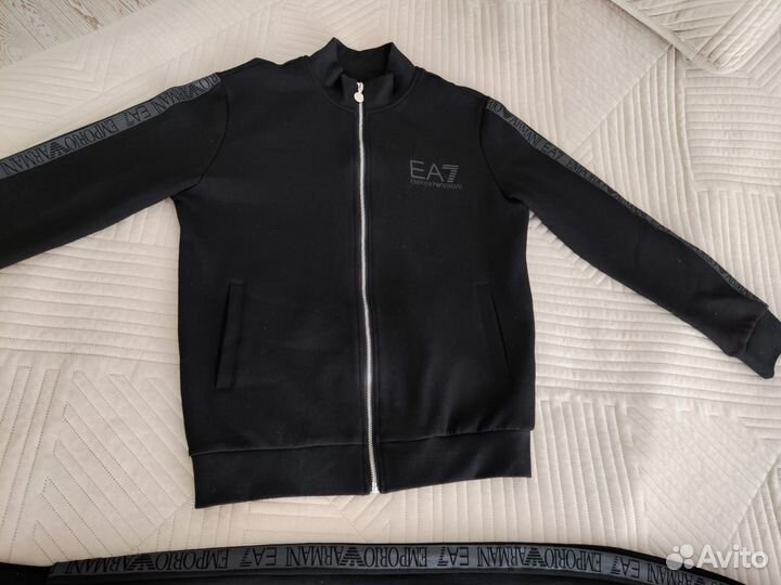 Мужской спортивный костюм