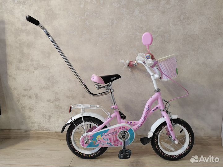 Детский велосипед с ручкой