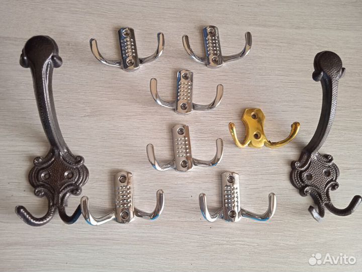 Крючки для вешалки