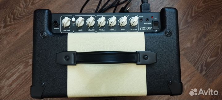 Гитарный комбоусилитель Cort CM15R