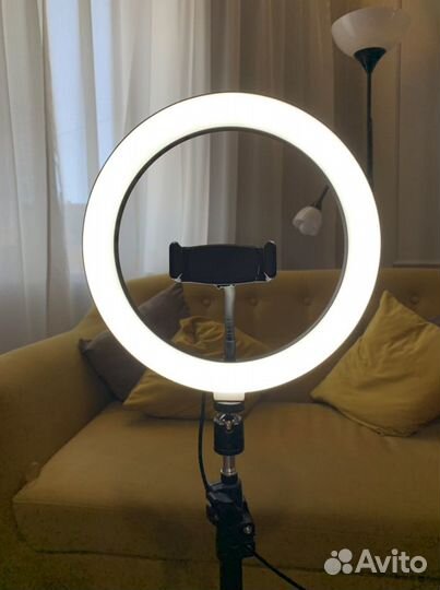 Кольцевая светодиодная лампа