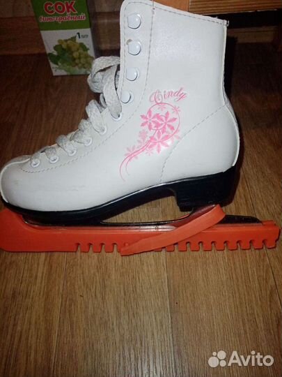 Коньки на девочку