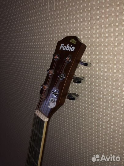 Акустическая гитара