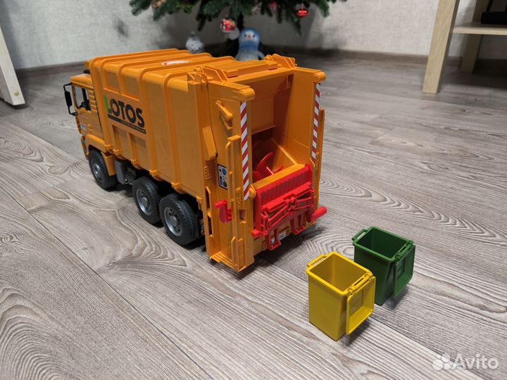 Мусоровоз Bruder