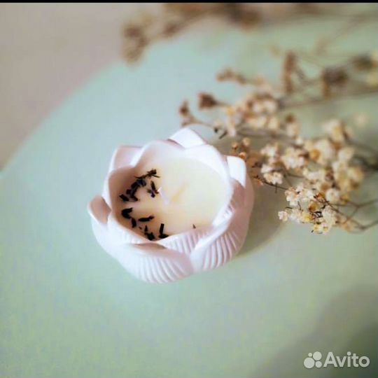 Свеча в лотосе