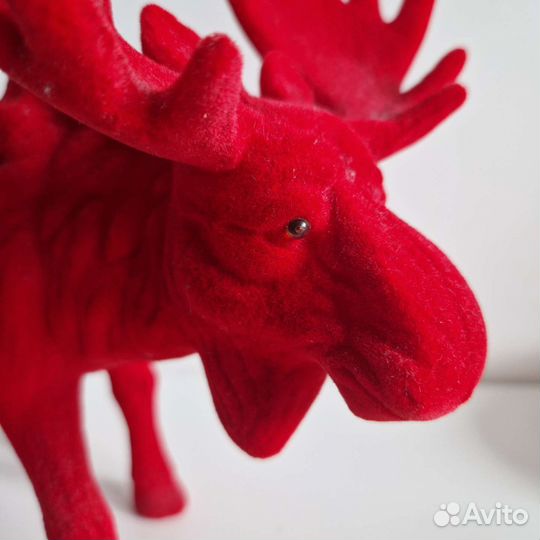 Фигурка лось бархатная красная настольная