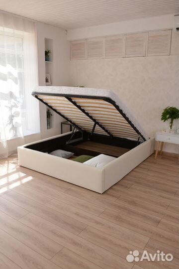 Кровать 160х200 с подъемным механизмом и матрасом