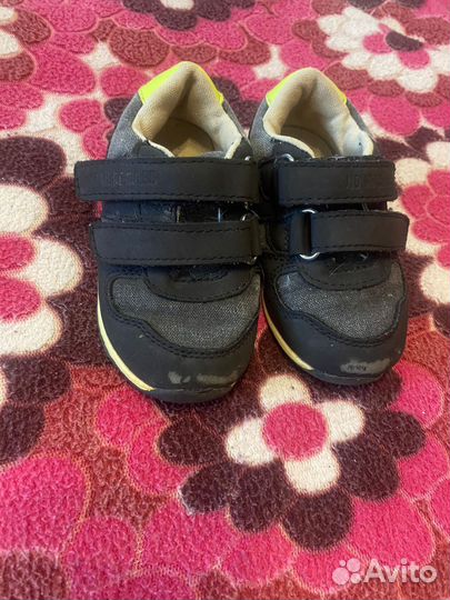 Кроссовки детские