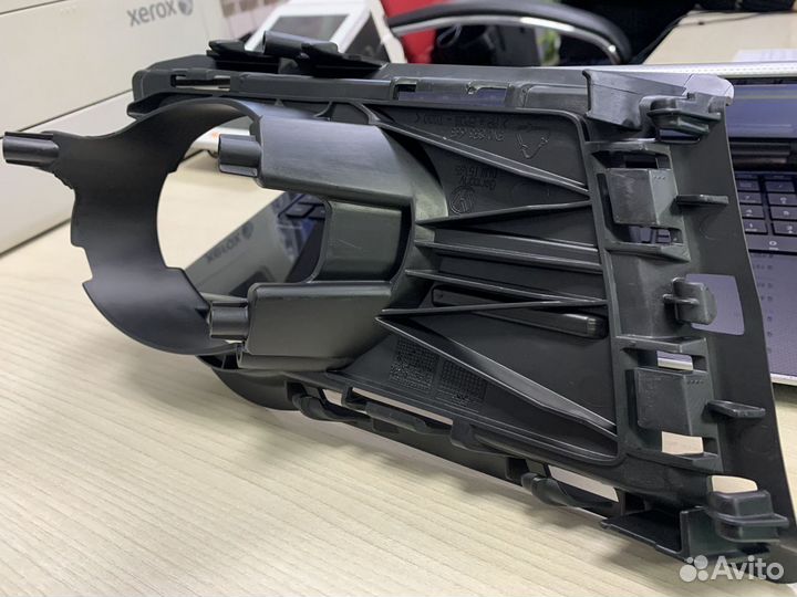 Решетка противотуманной фары левая VAG