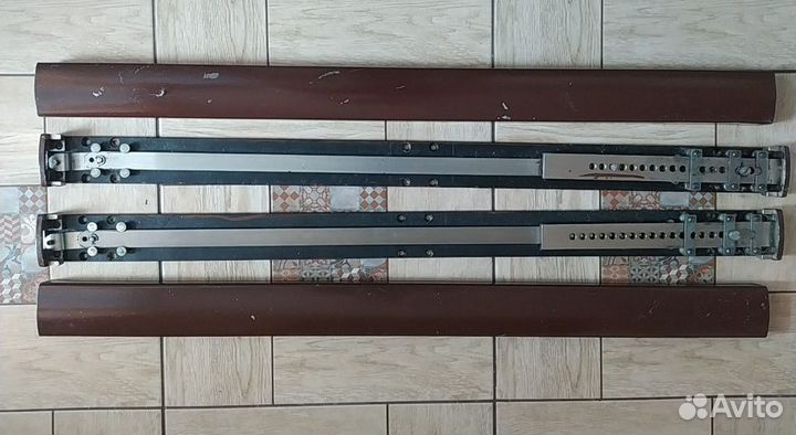 Замок накладной с вертикальными тягами и ригелями