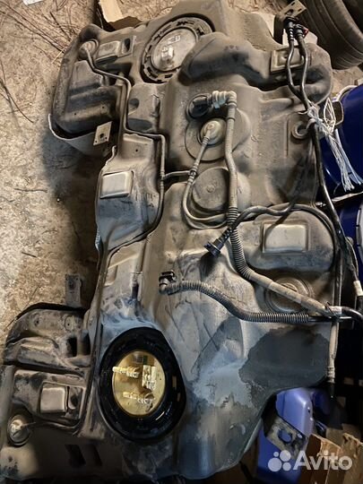 Топливный бак в сборе на jeep grand cherokee wk2