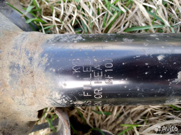 Стойки передние Kayaba