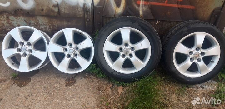 Продам диски на R16 оригинал Toyota