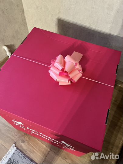 Подарочная коробка
