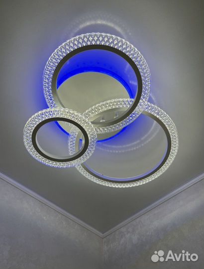 Люстра потолочная светодиодная с пультом. Новая