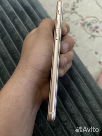 Телефон iPhone8