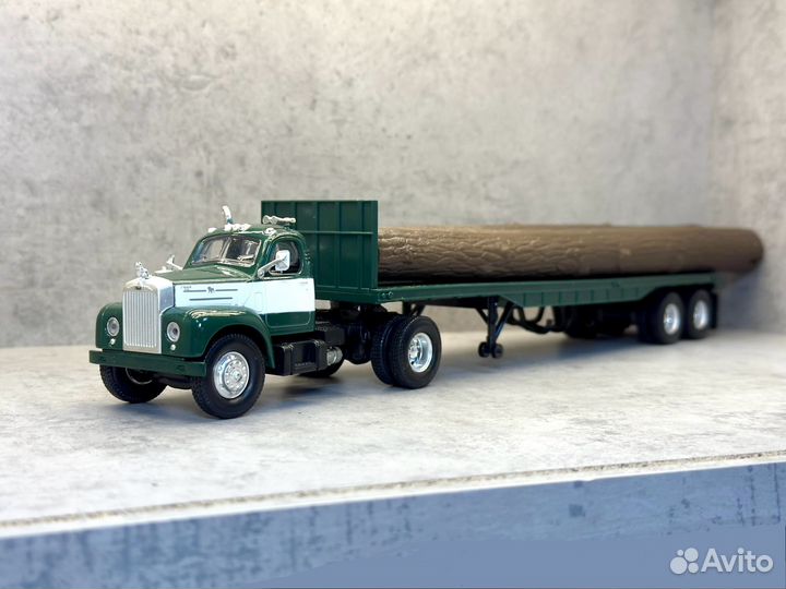 Модель грузовика Mack B61 лесовоз 1:43 New Ray