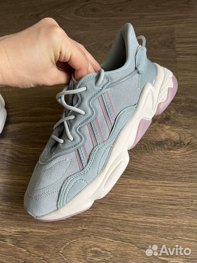 Кроссовки adidas ozweego