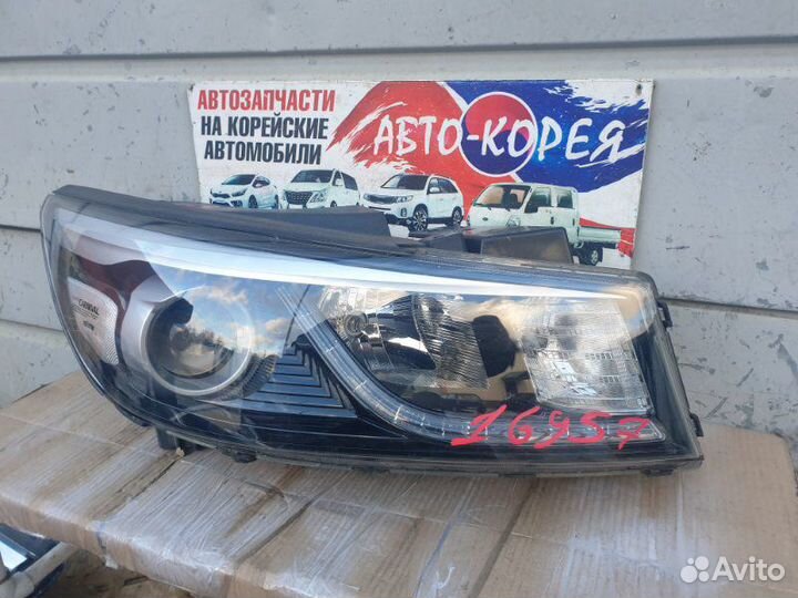 Фара передняя правая Kia Carnival 2014-2020