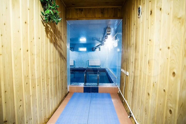 Коттедж 246 м² на участке 10 сот.