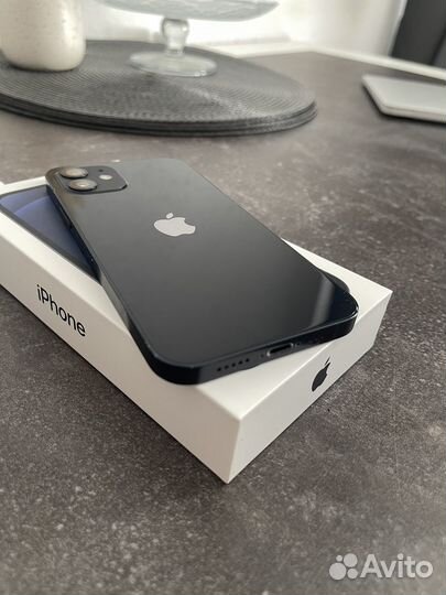 iPhone 12, 64 ГБ