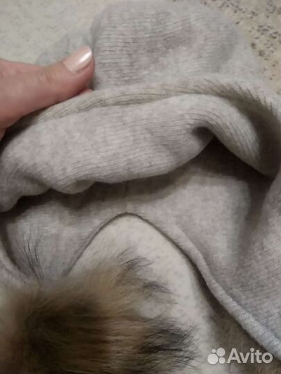 Шапка женская шерстяная с натуральными помпонами