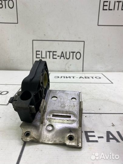 Кронштейн радиатора Bmw 5 F10 2011