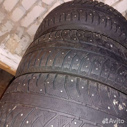 Bridgestone Ice Cruiser 7000 205/55 R16 T